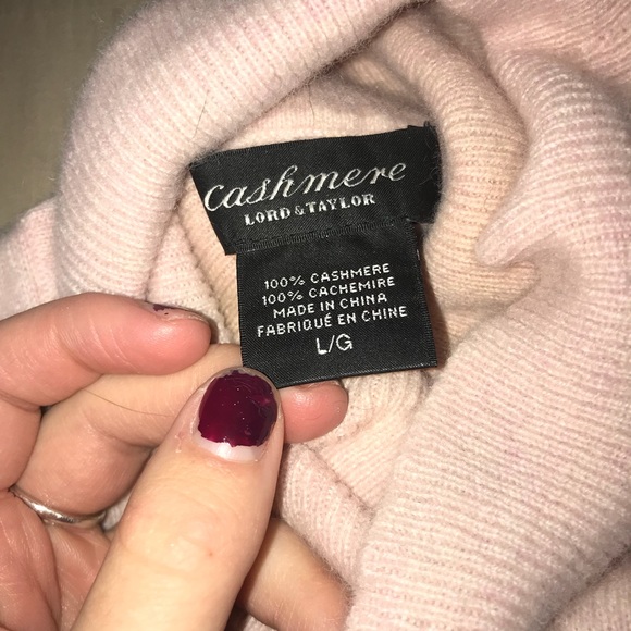 Light pink cashmere sweater - Picture 2 of 3